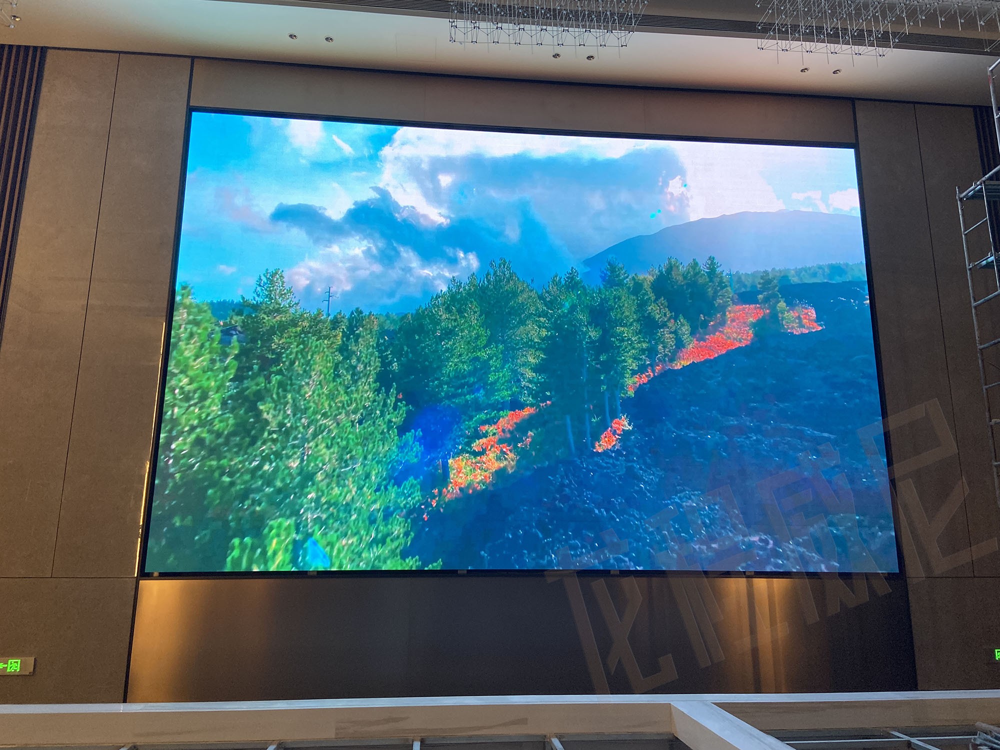 AMOUY艾默依P3室内LED显示屏